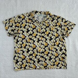 Shenanigans Daisy Print Button-Up Short Sleeve Shirt with Yellow Floral Pattern